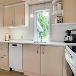 Hughlek - 900m From The Sea By Interhome