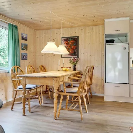 Hughlek - 900m From The Sea By Interhome