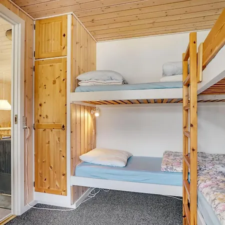 Hughlek - 900m From The Sea By Interhome